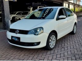 VOLKSWAGEN POLO SEDAN