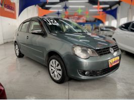 VOLKSWAGEN POLO SEDAN