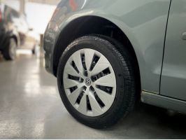 VOLKSWAGEN POLO SEDAN