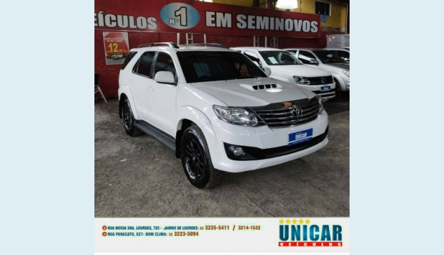 TOYOTA HILUX SW4 3.0 SRV 4X4 7 LUGARES 16V TURBO INTERCOOLER DIESEL 4P AUT. - BRANCO - 2013 Foto 1 (Grande)