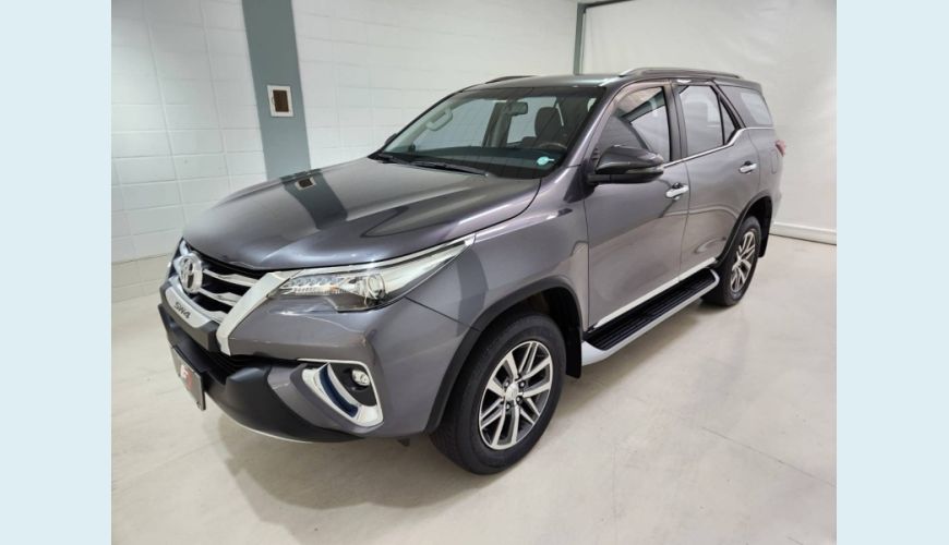 TOYOTA HILUX SW4 2.8 SRX 4X4 16V TURBO INTERCOOLER DIESEL 4P AUT. - CINZA - 2019 Foto 1 (Grande)