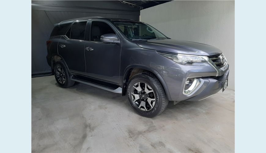 TOYOTA HILUX SW4 2.8 SRX DIAMOND 4X4 7 LUGARES 16V TURBO INTERCOOLER DIESEL 4P AUT. - N/D - 2020 Foto 1 (Grande)