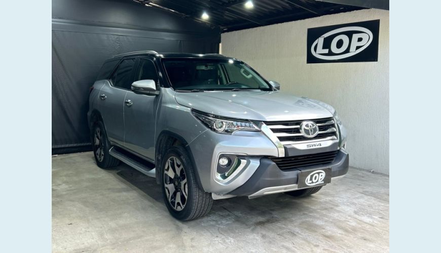 TOYOTA HILUX SW4 2.8 SRX 4X4 7 LUGARES 16V TURBO INTERCOOLER DIESEL 4P AUT. - N/D - 2018 Foto 1 (Grande)