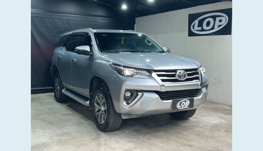 TOYOTA HILUX SW4 2.8 SRX 4X4 7 LUGARES 16V TURBO INTERCOOLER DIESEL 4P AUT. - N/D - 2020 Foto 1 (Grande)