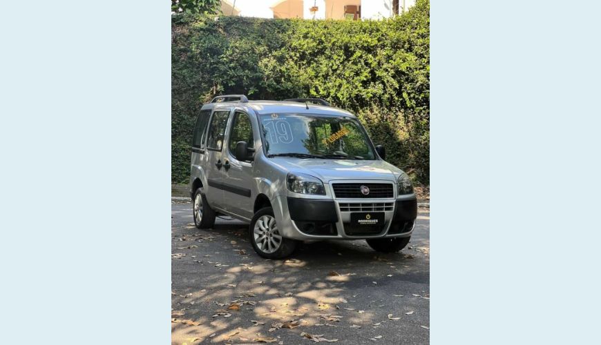 FIAT DOBLO ESSENCE 1.8 7L FLEX - PRATA - 2019 Foto 1 (Grande)