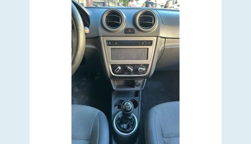 VOLKSWAGEN VOYAGE - BRANCO - 2014 Foto 1 (Grande)