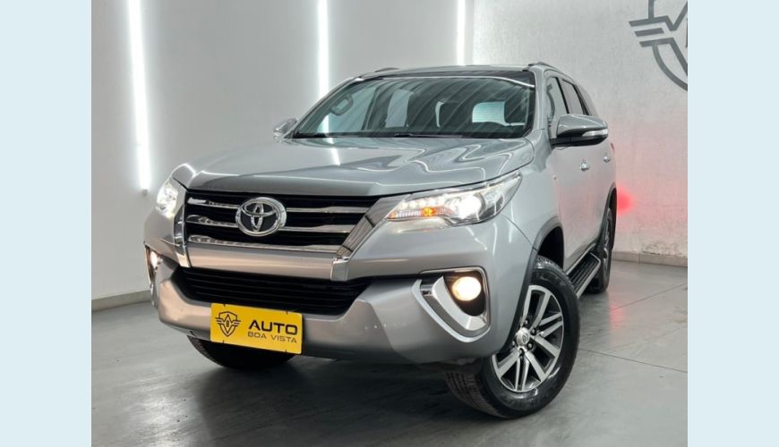 TOYOTA HILUX SW4 - PRATA - 2016 Foto 1 (Grande)