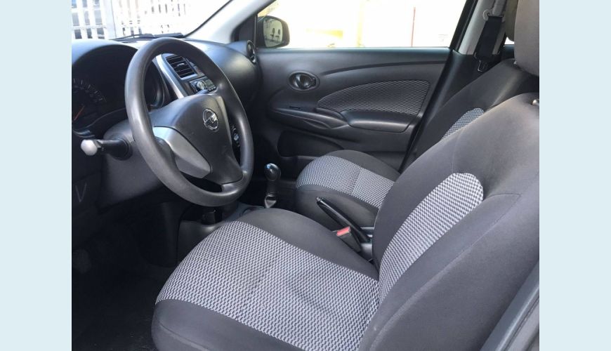 NISSAN VERSA 1.0 12V FLEX 4P MANUAL - CINZA - 2017 Foto 10 (Grande)