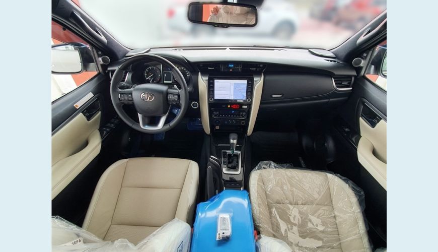 TOYOTA HILUX SW4 2.8 D-4D TURBO DIESEL DIAMOND 7L AUT. - BRANCO - 2022 Foto 10 (Grande)