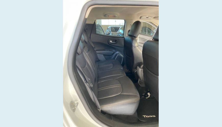 FIAT TORO 2.0 16V TURBO DIESEL VOLCANO 4WD AT9 - BRANCO - 2018 Foto 10 (Grande)