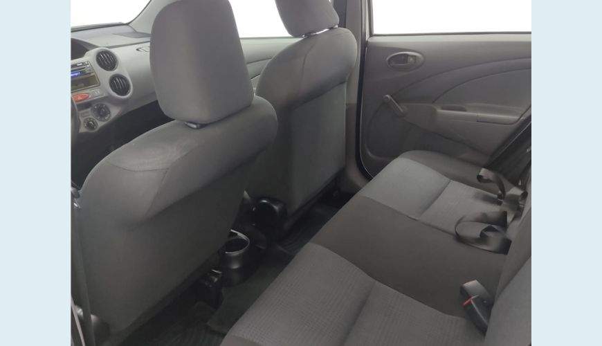 TOYOTA ETIOS 1.3 X 16V FLEX 4P MANUAL - PRATA - 2013 Foto 10 (Grande)