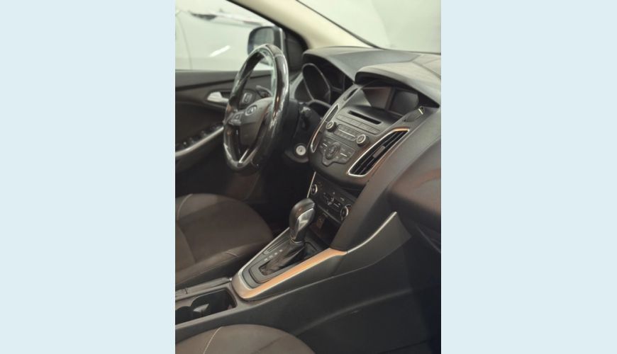 FORD FOCUS 2.0 SE 16V FLEX 4P POWERSHIFT - BRANCO - 2018 Foto 10 (Grande)