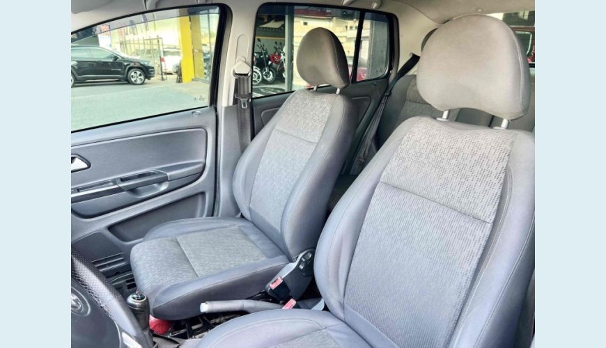 VOLKSWAGEN FOX 1.6 MI 8V FLEX 4P MANUAL - N/D - 2013 Foto 10 (Grande)