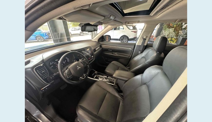 MITSUBISHI OUTLANDER 3.0 MIVEC V6 HPE-S AWD AUT. - N/D - 2020 Foto 10 (Grande)
