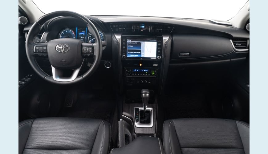 TOYOTA HILUX SW4 2.8 D-4D TURBO DIESEL SRX 7L 4X4 AUT. - CINZA - 2022 Foto 10 (Grande)
