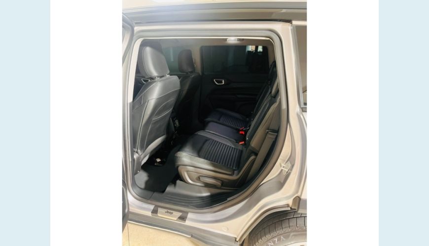 JEEP COMMANDER 1.3 T270 TURBO FLEX LONGITUDE AT6 - PRATA - 2023 Foto 10 (Grande)