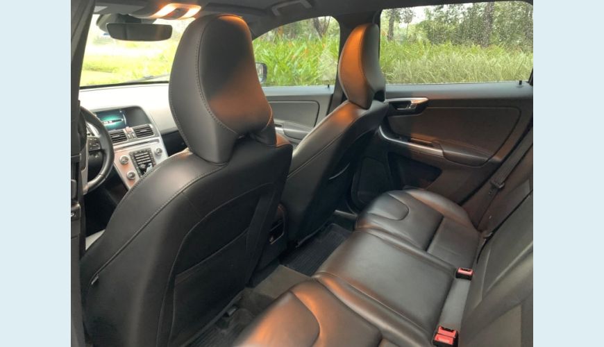 VOLVO XC60 2.4 D5 KINETIC DIESEL AWD 4P AUT. - N/D - 2017 Foto 10 (Grande)