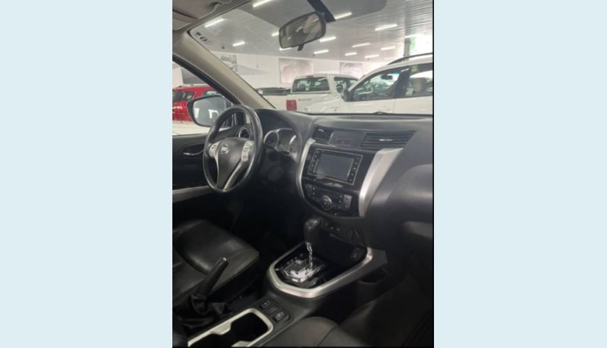 NISSAN FRONTIER 2.3 16V TURBO DIESEL LE CD 4X4 AUT. - BRANCO - 2018 Foto 10 (Grande)