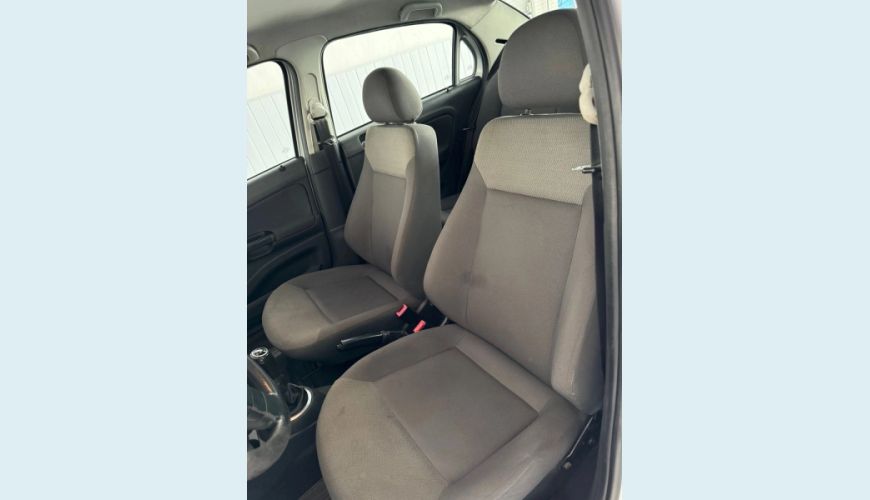 VOLKSWAGEN VOYAGE 1.0 MI 8V FLEX 4P MANUAL - PRATA - 2010 Foto 10 (Grande)
