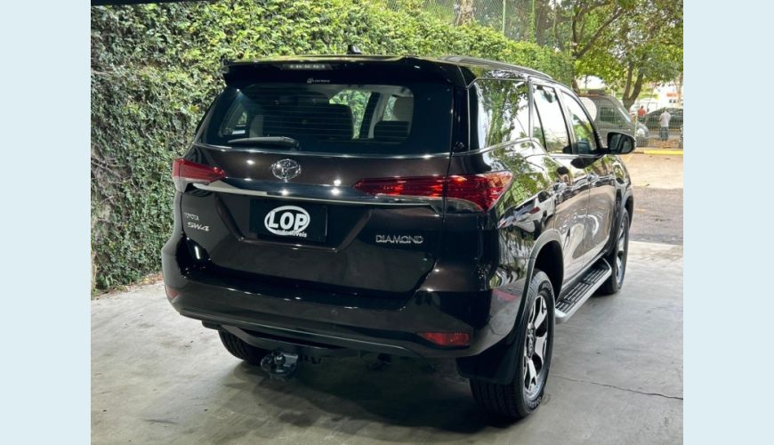 TOYOTA HILUX SW4 2.8 SRX DIAMOND 4X4 7 LUGARES 16V TURBO INTERCOOLER DIESEL 4P AUT. - N/D - 2019 Foto 10 (Grande)