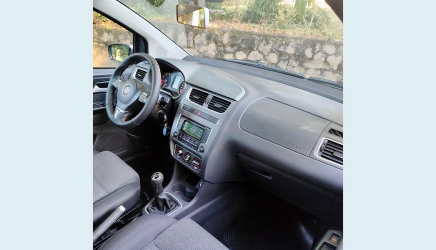 VOLKSWAGEN FOX I-TREND 1.6 MANUAL - PRATA - 2014 Foto 10 (Grande)
