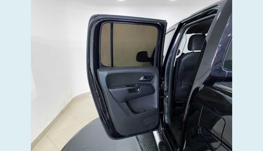 VOLKSWAGEN AMAROK 2.0 CD 4X4 TDI HIGHLINE AUT. - PRETO - 2018 Foto 10 (Grande)