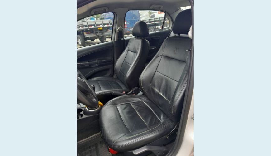 VOLKSWAGEN VOYAGE 1.6 MI 8V FLEX 4P MANUAL - BRANCO - 2014 Foto 10 (Grande)