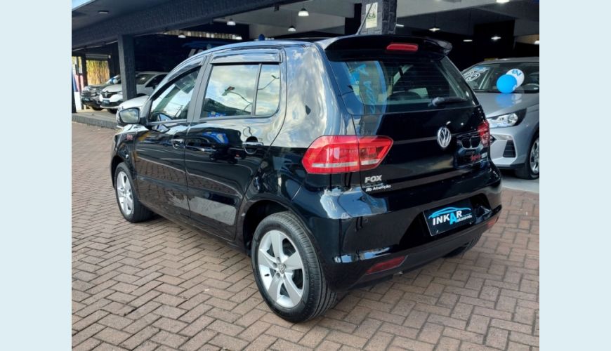VOLKSWAGEN FOX - PRETO - 2016 Foto 10 (Grande)