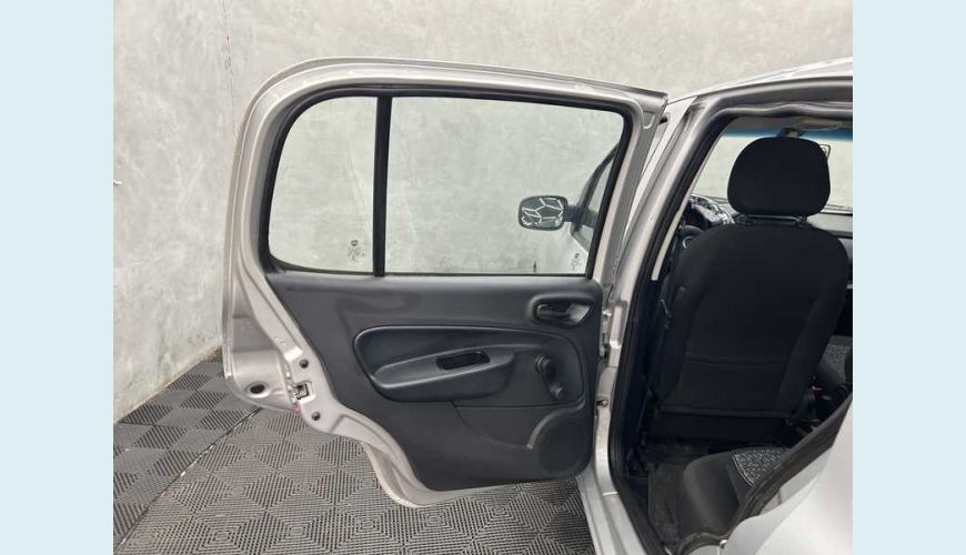 FIAT UNO ATTRACTIVE 1.0 - PRATA - 2021 Foto 10 (Grande)