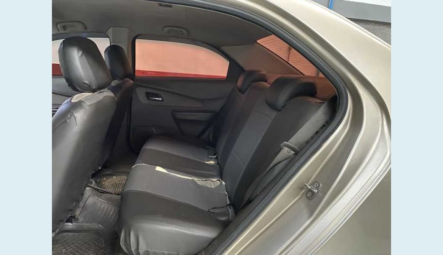 CHEVROLET COBALT LT 1.8 8V AUT. FLEX - BEGE - 2013 Foto 10 (Grande)