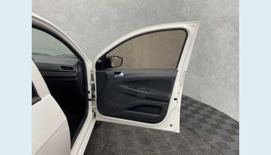 VOLKSWAGEN VOYAGE 1.6 TRENDLINE FLEX - BRANCO - 2018 Foto 10 (Grande)