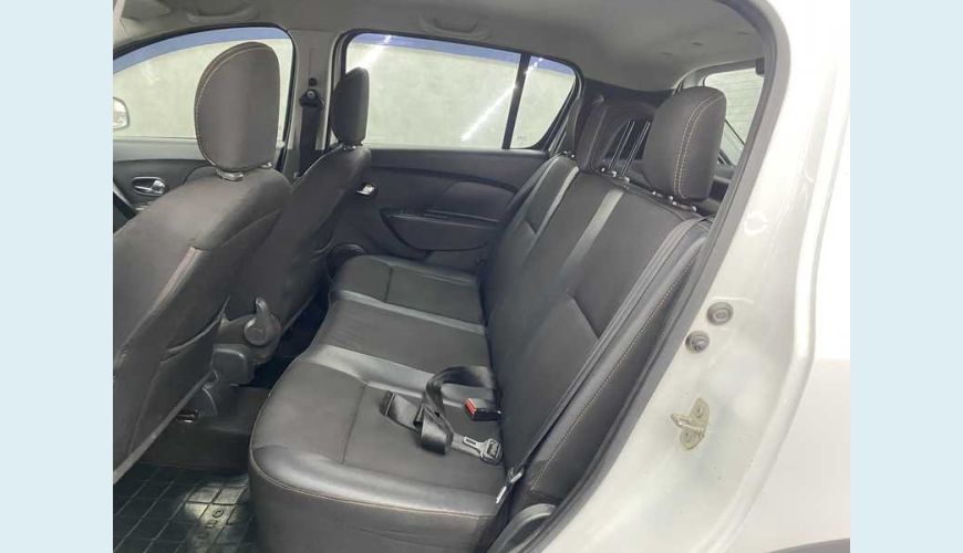 RENAULT SANDERO STEPWAY 1.6 16V SCE FLEX - BRANCO - 2017 Foto 10 (Grande)