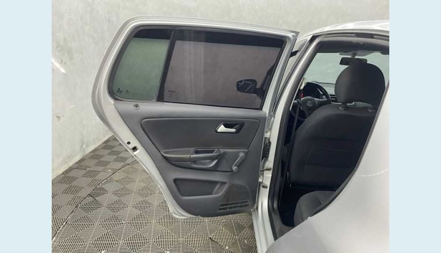VOLKSWAGEN FOX 1.0 TEC FLEX 4P - PRATA - 2013 Foto 10 (Grande)