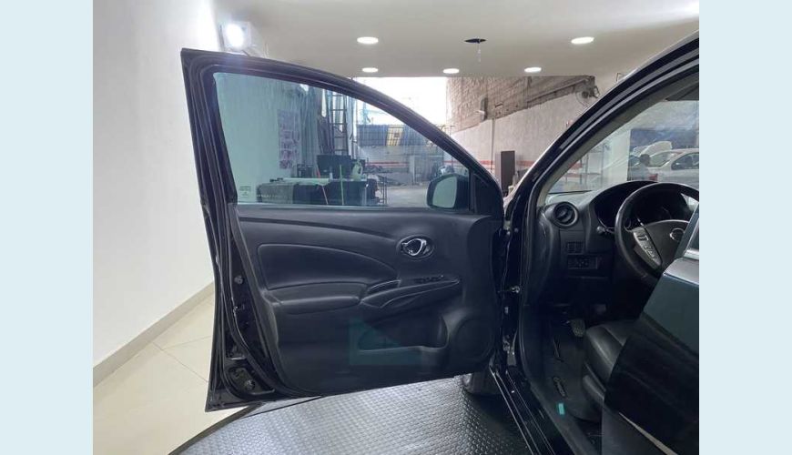 NISSAN VERSA 1.6 16V SV FLEXSTART CVT FLEX - PRETO - 2017 Foto 10 (Grande)