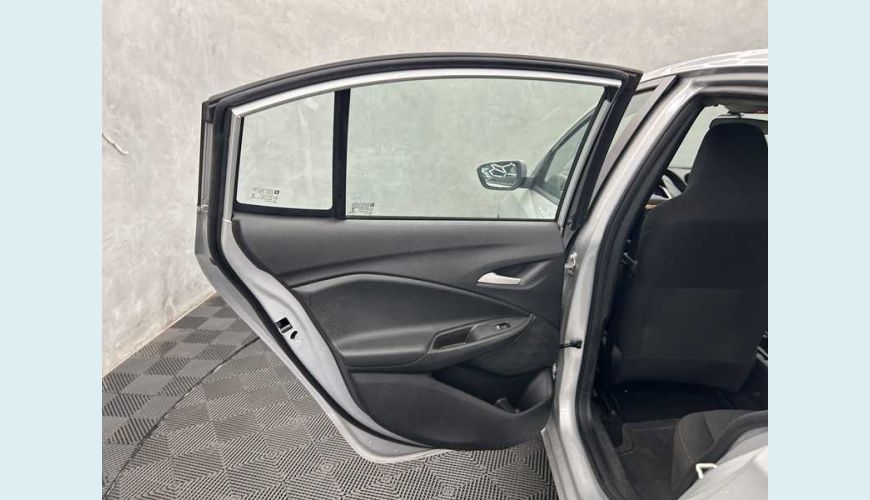 CHEVROLET ONIX PLUS LT 1.0 - PRATA - 2023 Foto 10 (Grande)