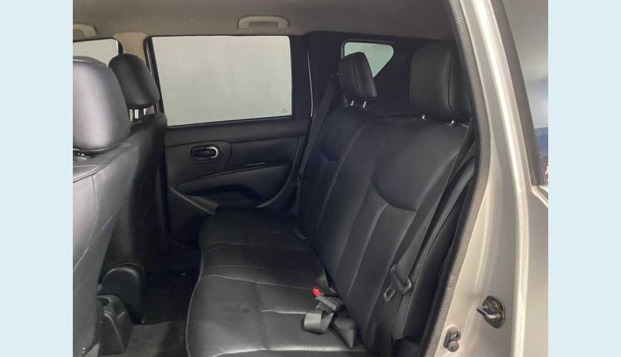 NISSAN LIVINA X-GEAR SL 1.8 16V FLEX AUT. - PRATA - 2013 Foto 10 (Grande)
