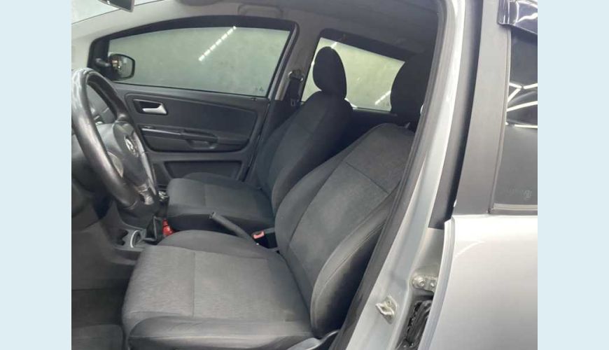 VOLKSWAGEN FOX 1.0 TEC FLEX 4P - PRATA - 2013 Foto 10 (Grande)