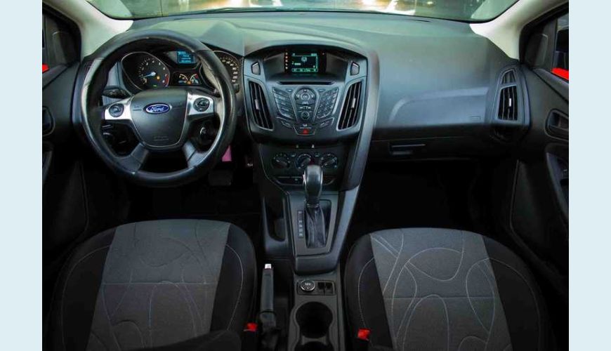 FORD FOCUS HATCH SE 2.0 16V POWERSHIFT - PRETO - 2015 Foto 10 (Grande)