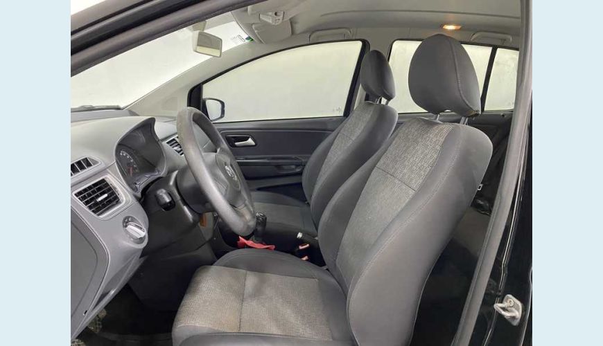 VOLKSWAGEN FOX 1.0 TEC FLEX 4P - PRETO - 2014 Foto 10 (Grande)
