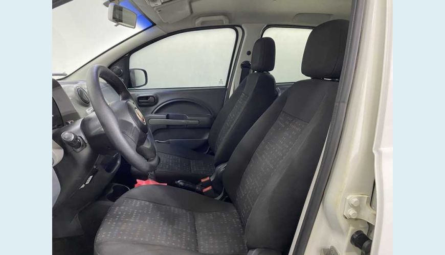 FIAT UNO VIVACE 1.0 8V FLEX 4P - BRANCO - 2013 Foto 10 (Grande)