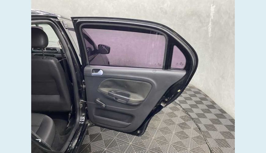 VOLKSWAGEN VOYAGE 1.6 TRENDLINE FLEX - PRETO - 2018 Foto 10 (Grande)