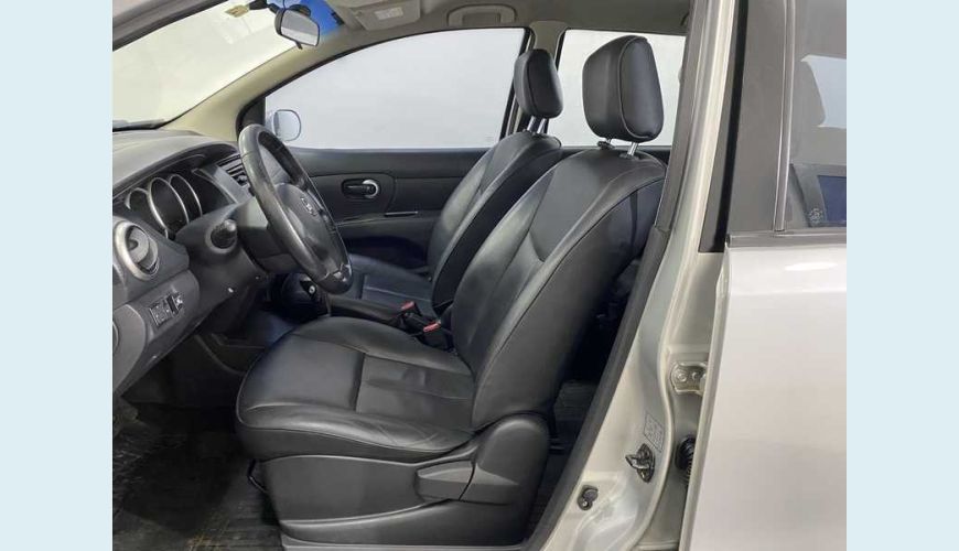NISSAN LIVINA SL 1.8 16V FLEX AUT. - PRATA - 2013 Foto 10 (Grande)