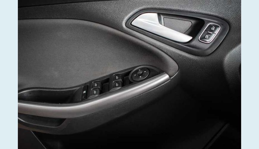 FORD FOCUS HATCH SE PLUS 2.0 POWERSHIFT - BRANCO - 2017 Foto 10 (Grande)