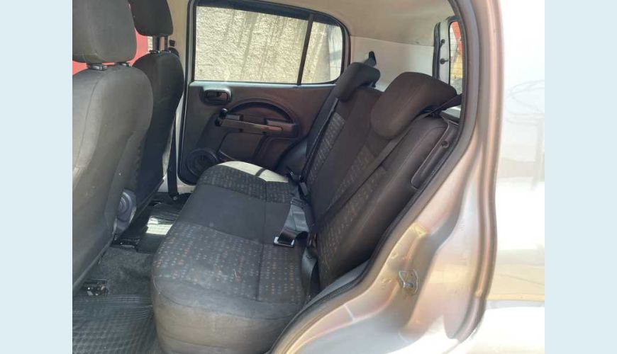 FIAT UNO VIVACE 1.0 8V FLEX 2P - PRATA - 2016 Foto 10 (Grande)