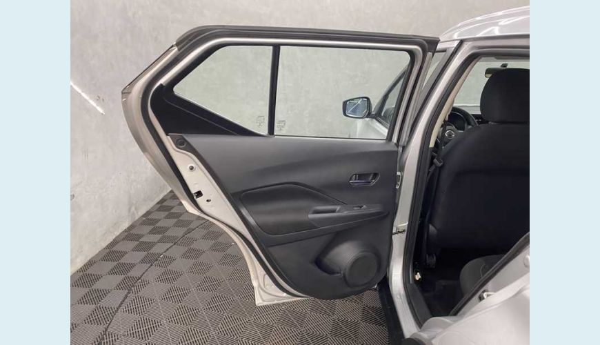 NISSAN KICKS SENSE 1.6 FLEX AUT. - PRATA - 2022 Foto 10 (Grande)