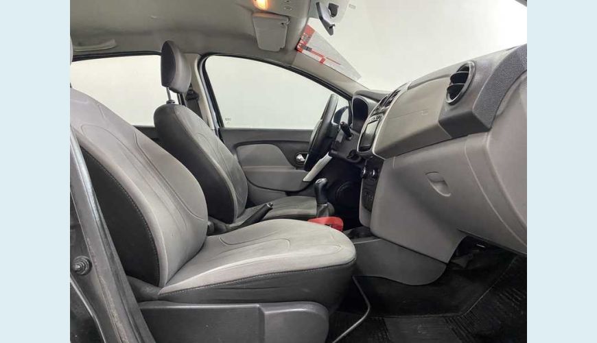 RENAULT LOGAN EXPRESSION 1.6 8V FLEX - PRETO - 2014 Foto 10 (Grande)