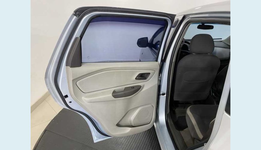 CHEVROLET SPIN LT 5S 1.8 AUT. FLEX - PRATA - 2013 Foto 10 (Grande)