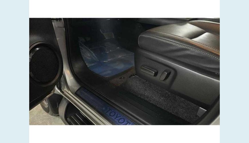 TOYOTA HILUX CD SRX 2.8 TDI CD 4X4 AUT. - PRATA - 2021 Foto 10 (Grande)