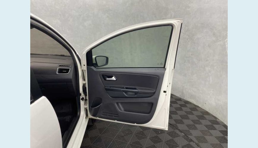 VOLKSWAGEN FOX 1.6 VHT FLEX - BRANCO - 2014 Foto 10 (Grande)