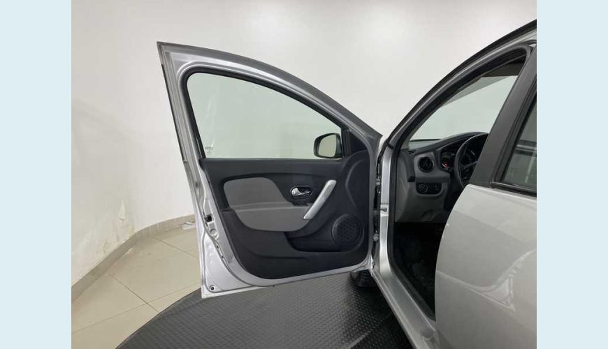 RENAULT LOGAN EXPRESSION 1.6 8V EASY-R AUT. - PRATA - 2017 Foto 10 (Grande)